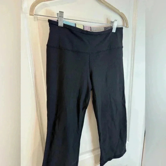 Lululemon Women’s Black Groove Cropped Waistband Luon Capris - Size 4 - Picture 2 of 6